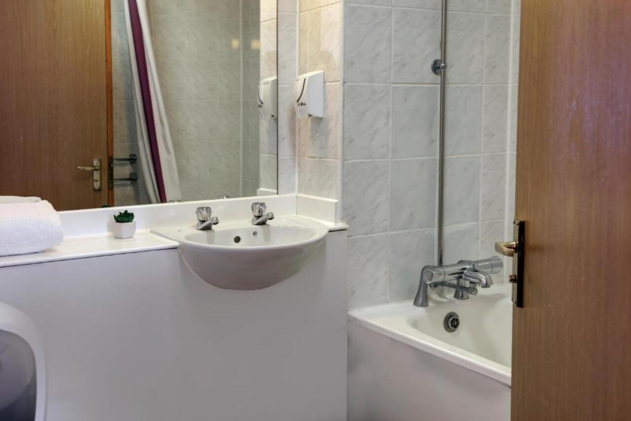Orchid Epsom; Sure Hotel Collection By Best Western Eksteriør bilde