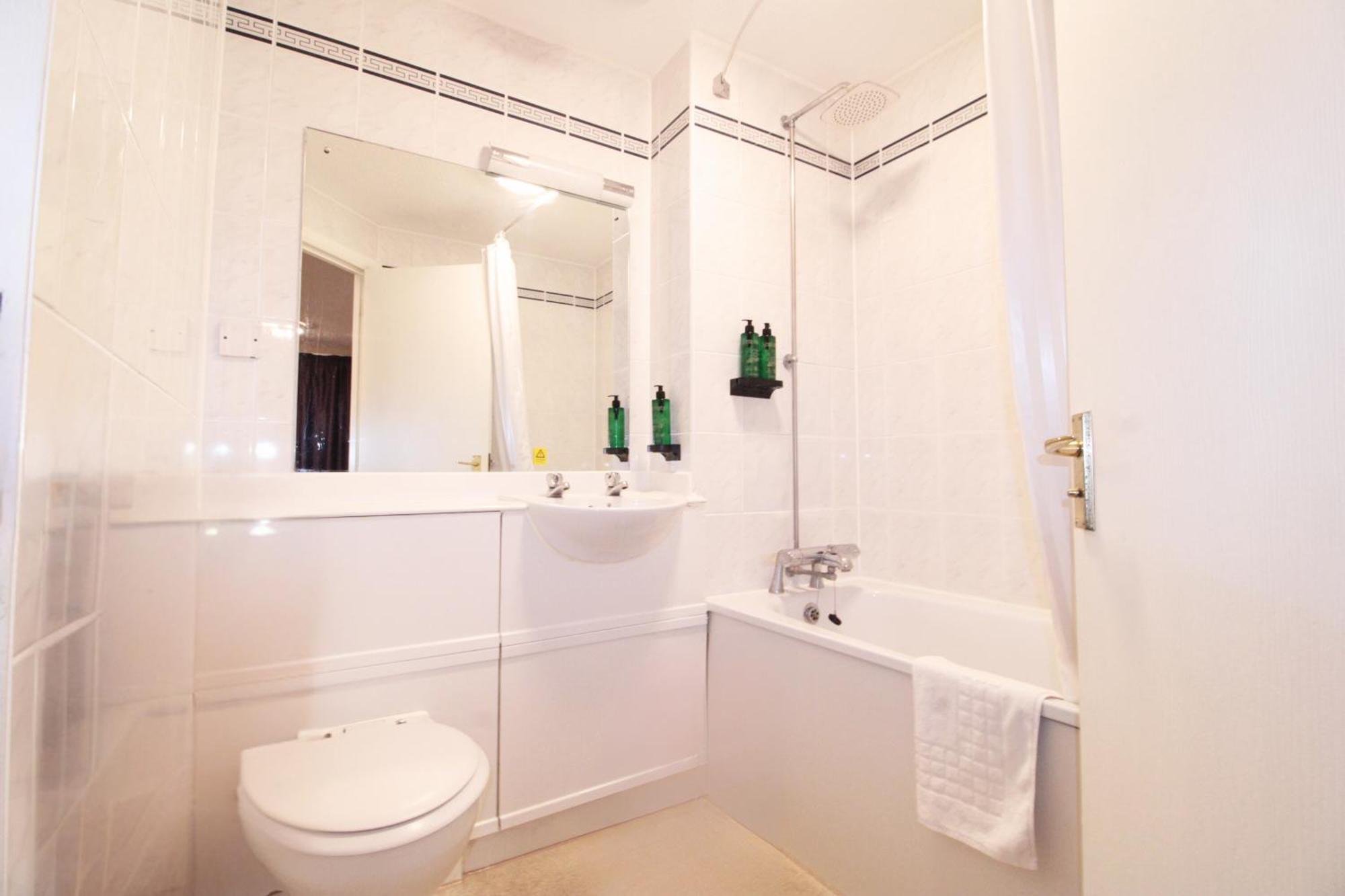 Orchid Epsom; Sure Hotel Collection By Best Western Eksteriør bilde